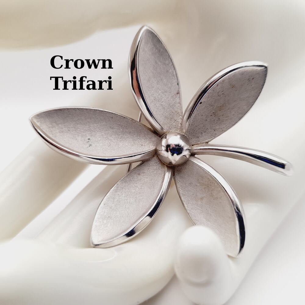 Vintage Crown Trifari Rhodium Flower Brooch 2 3/8 Inch Pin